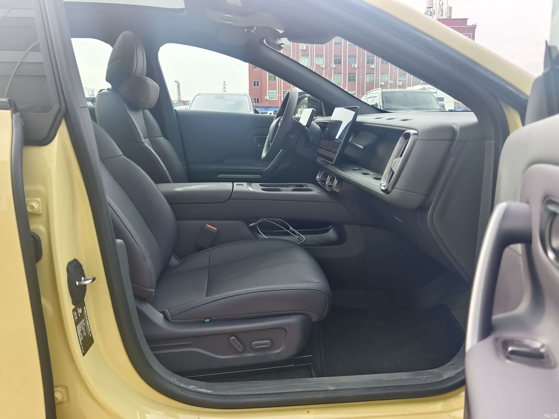 Leapmotor Lafa5, 2025 14