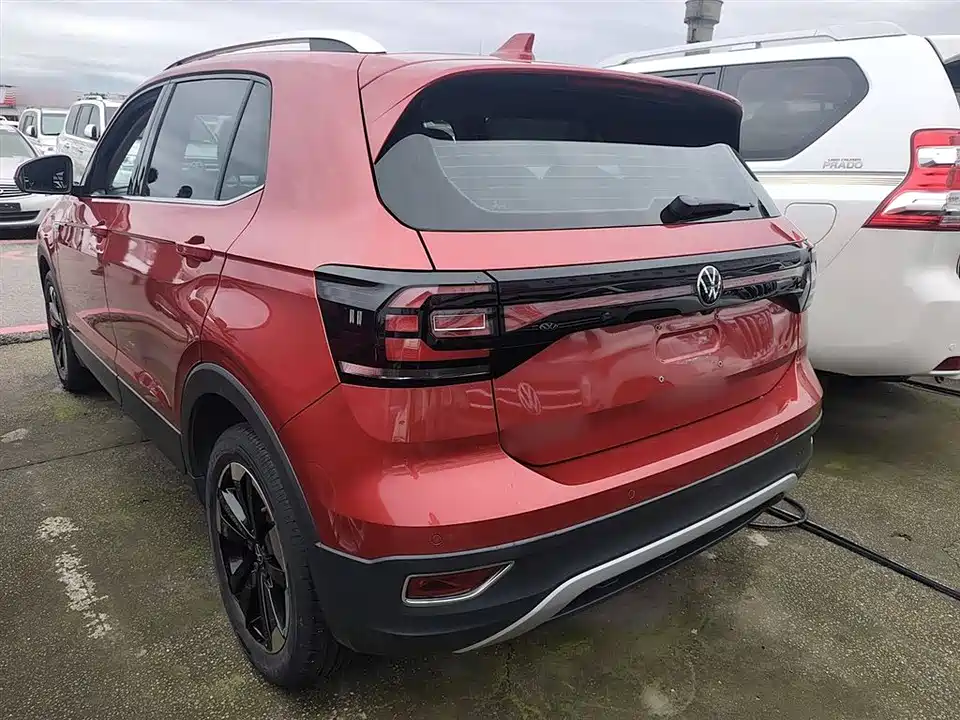 Volkswagen Exploring the shadow