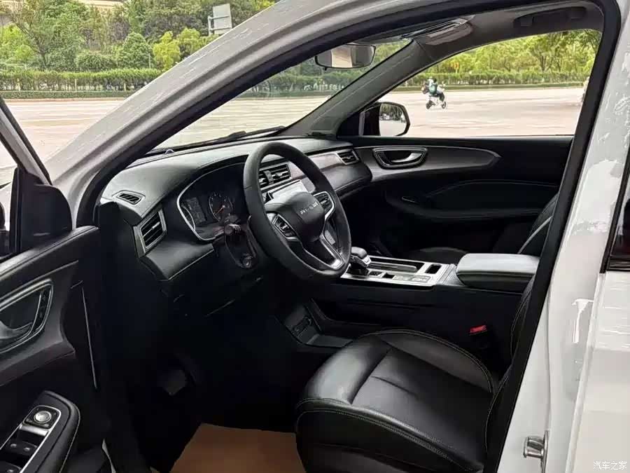 Roewe RX5, 2020 4