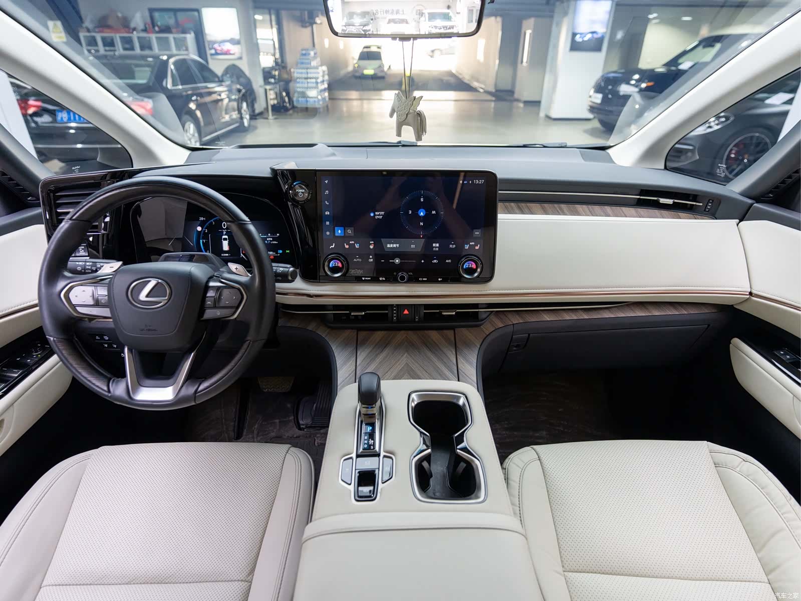 Lexus LM, 2025 18
