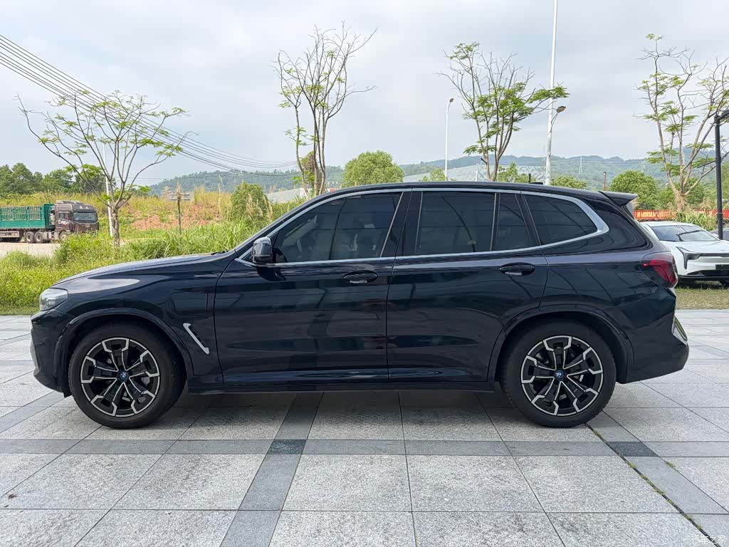 BMW iX3, 2021 3