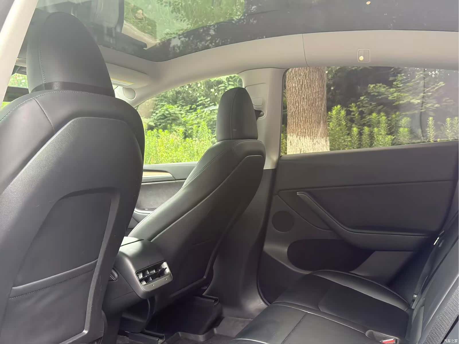 Tesla Model Y, 2022 13