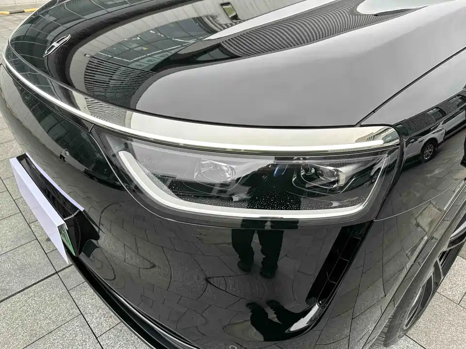 AITO Ask the world M8