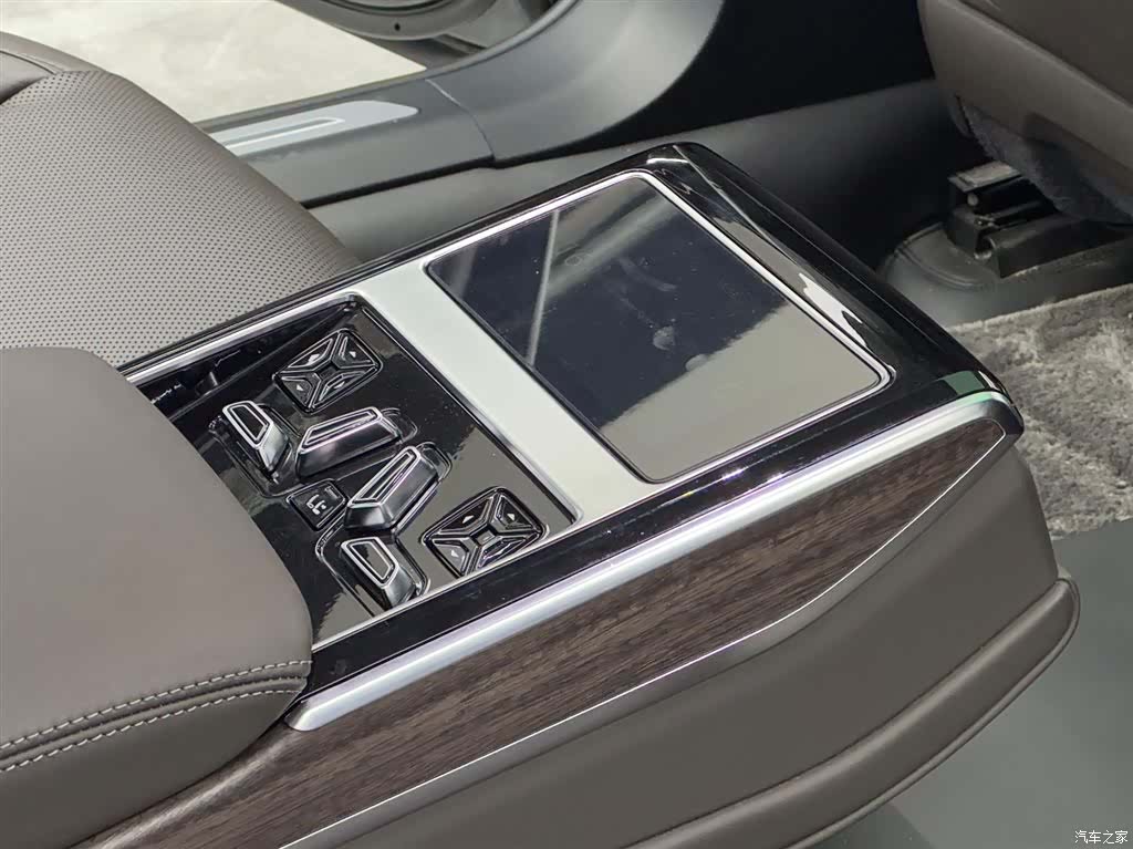 Audi A8L, 2024 10