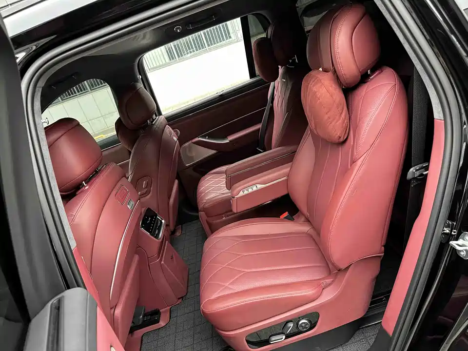 AITO Ask the world M8