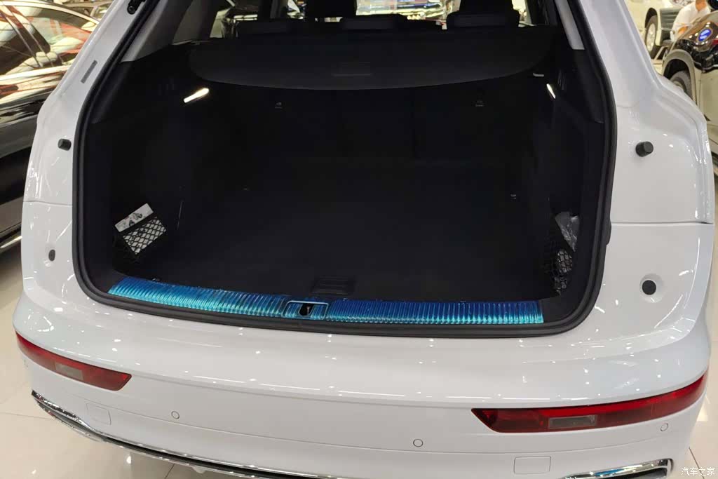 Audi Q5L, 2021 4