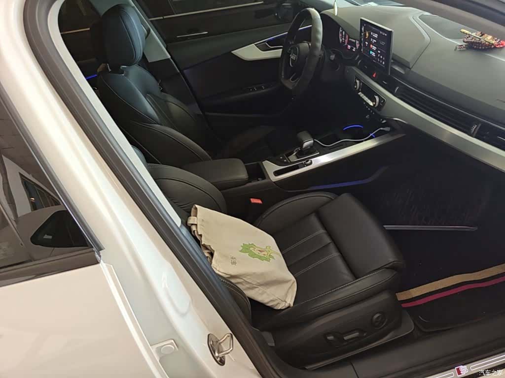 Audi A4L, 2022 25