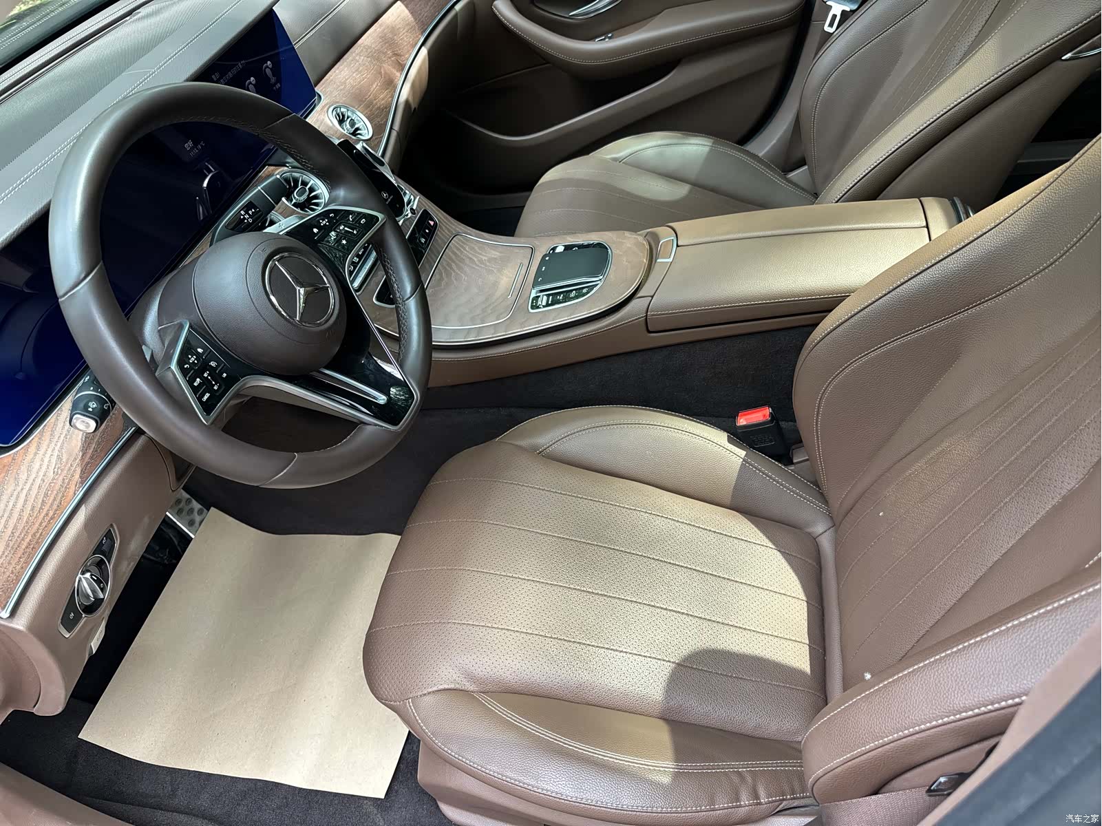 Mercedes-Benz E-Class, 2023 11