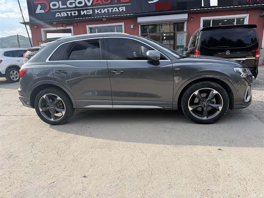 Audi Q3, 2023 4