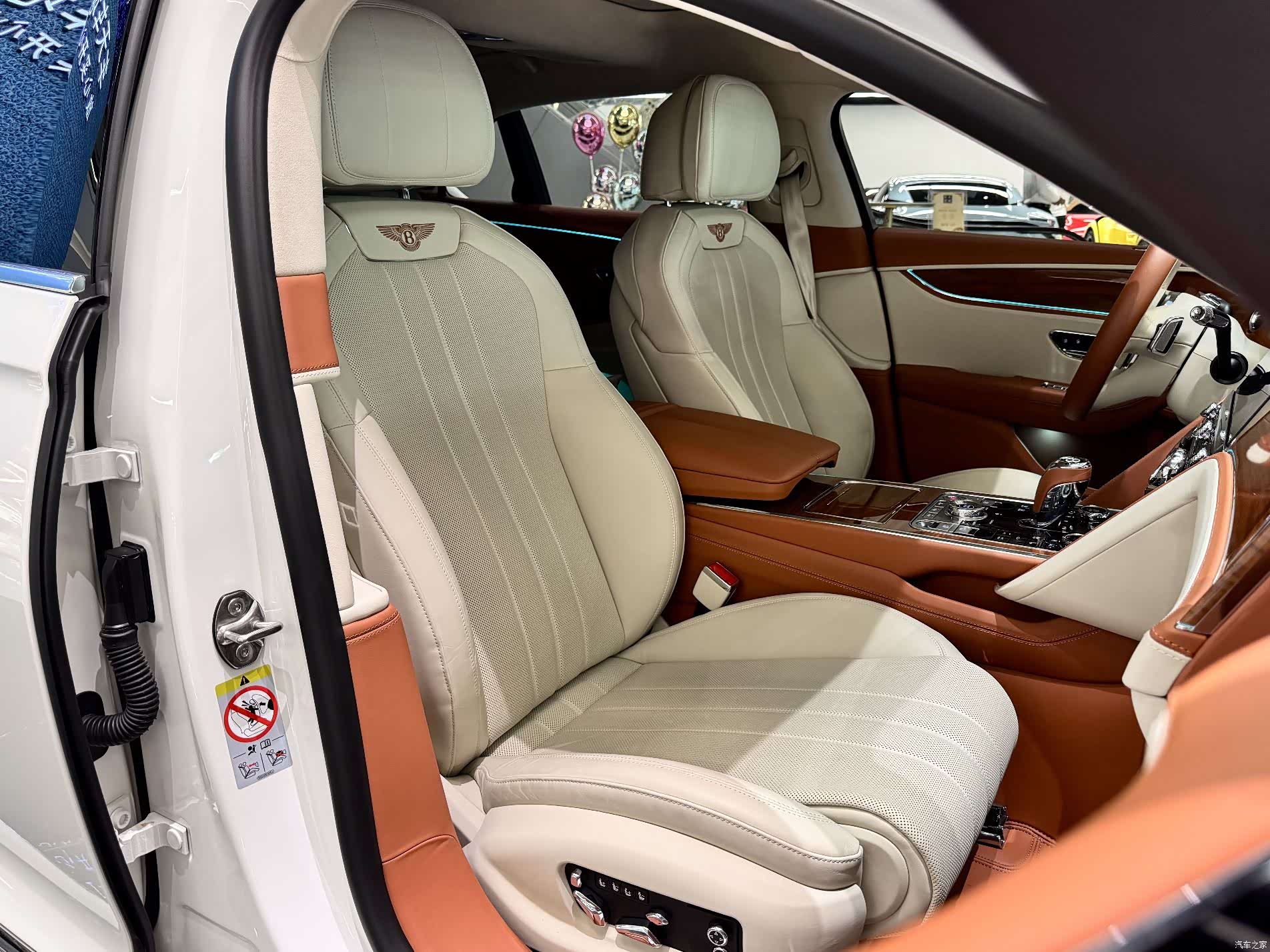 Bentley Flying Spur, 2023 26