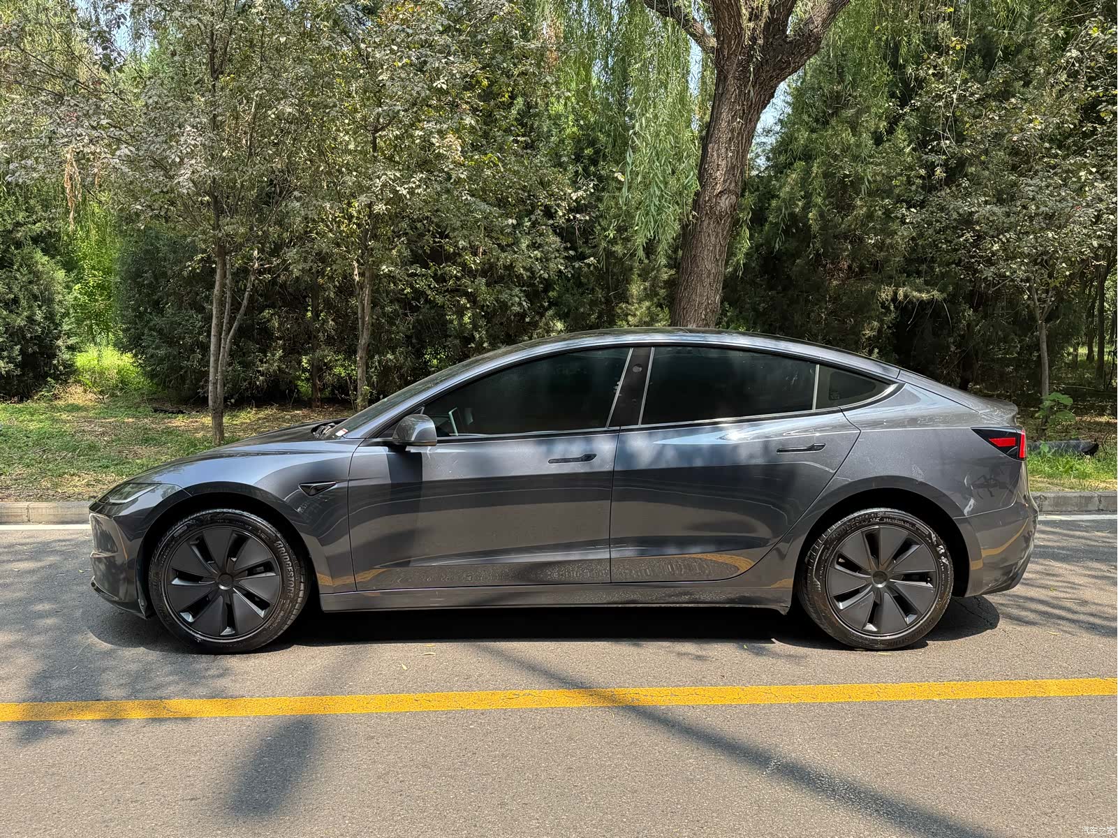 Tesla Model 3, 2025 17