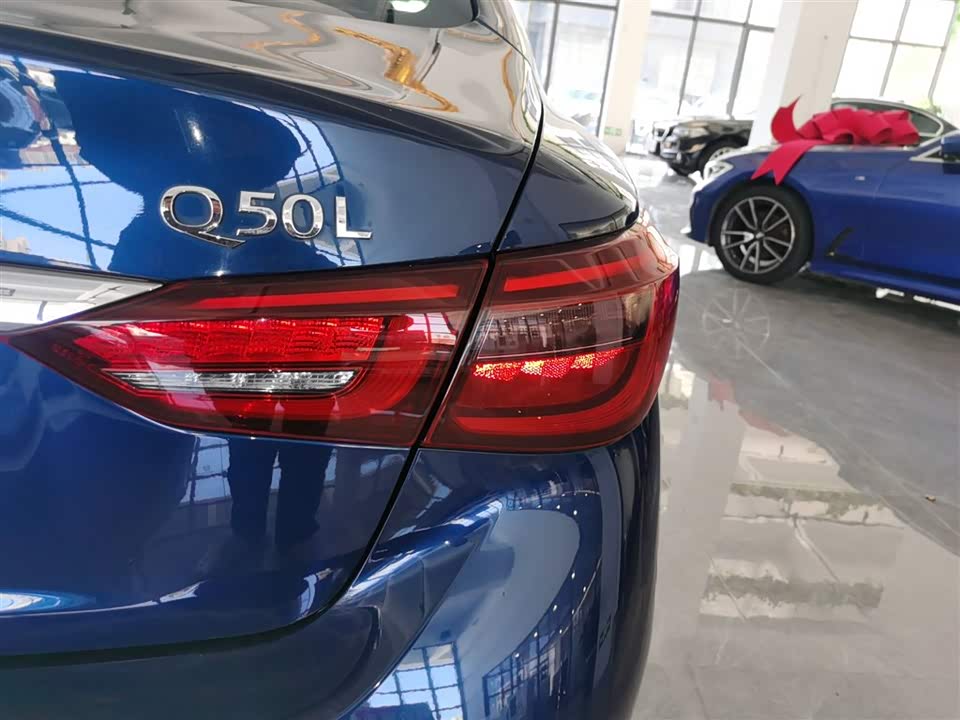 Infiniti Q50L