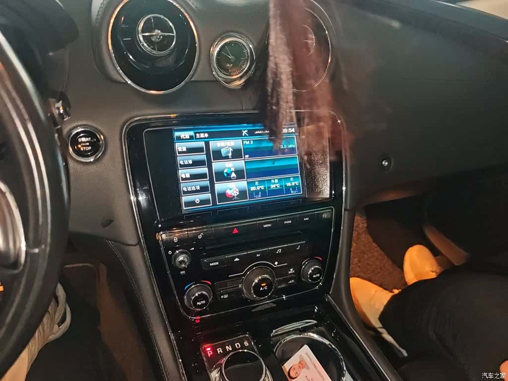 Jaguar XJ, 2015 9