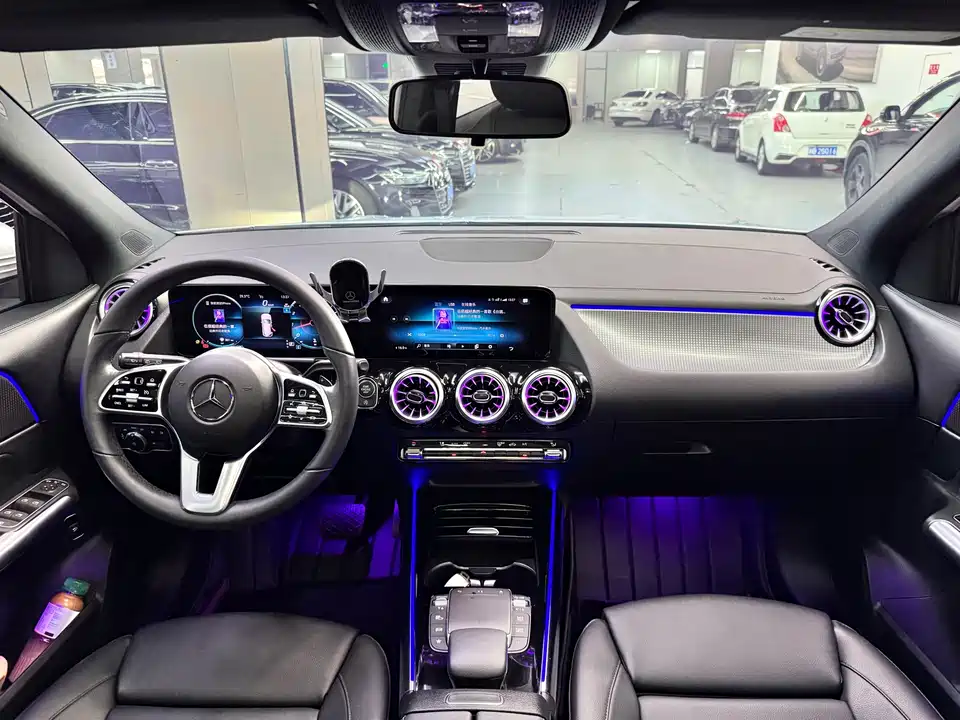 Mercedes-Benz GLA Mercedes-Benz GLA