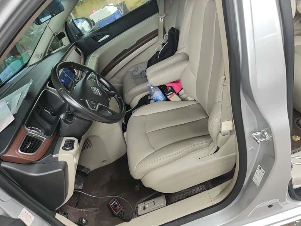 Buick GL8, 2017 15