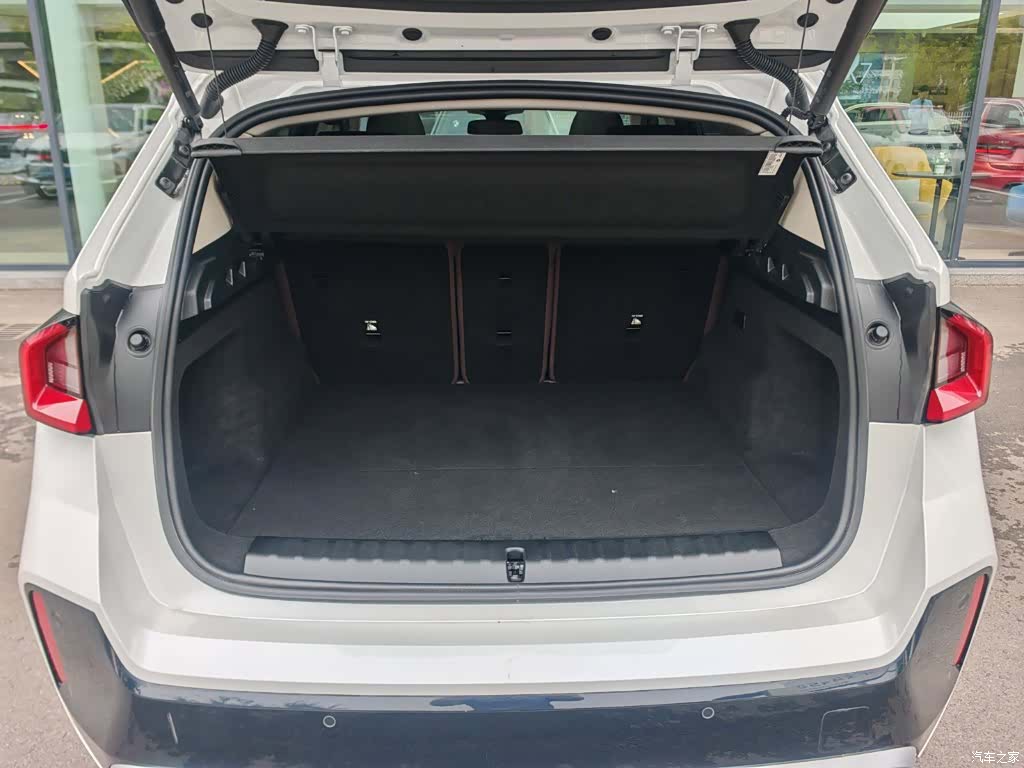 BMW iX1, 2024 14