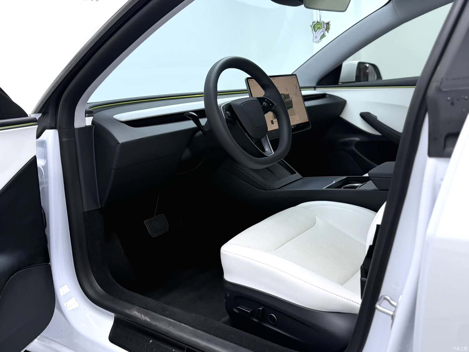 Tesla Model 3, 2025 4