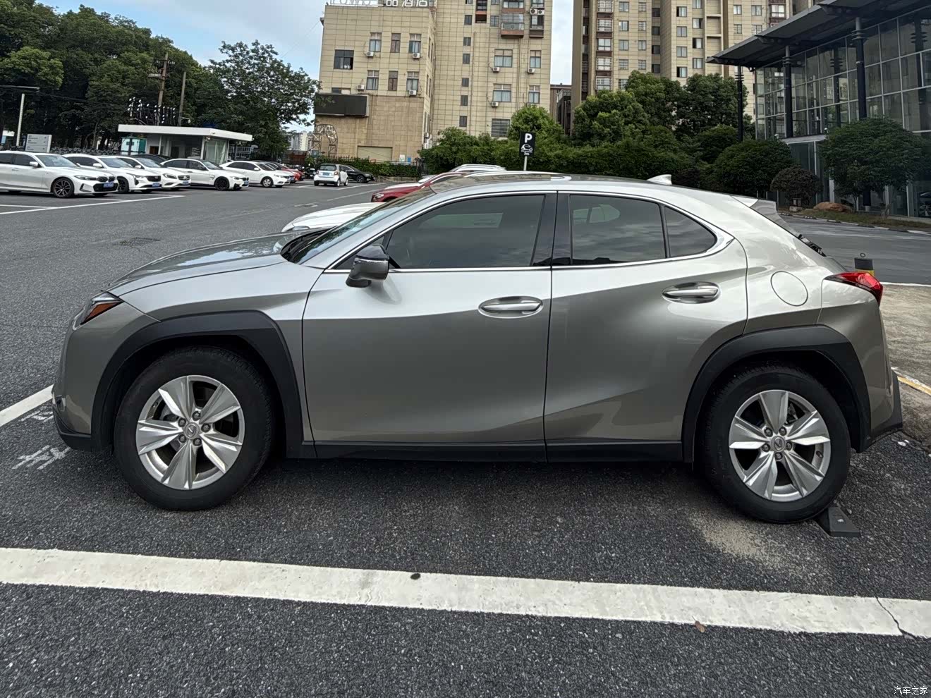 Lexus UX, 2022 3