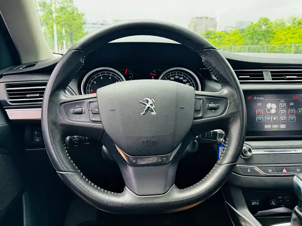 Peugeot 408