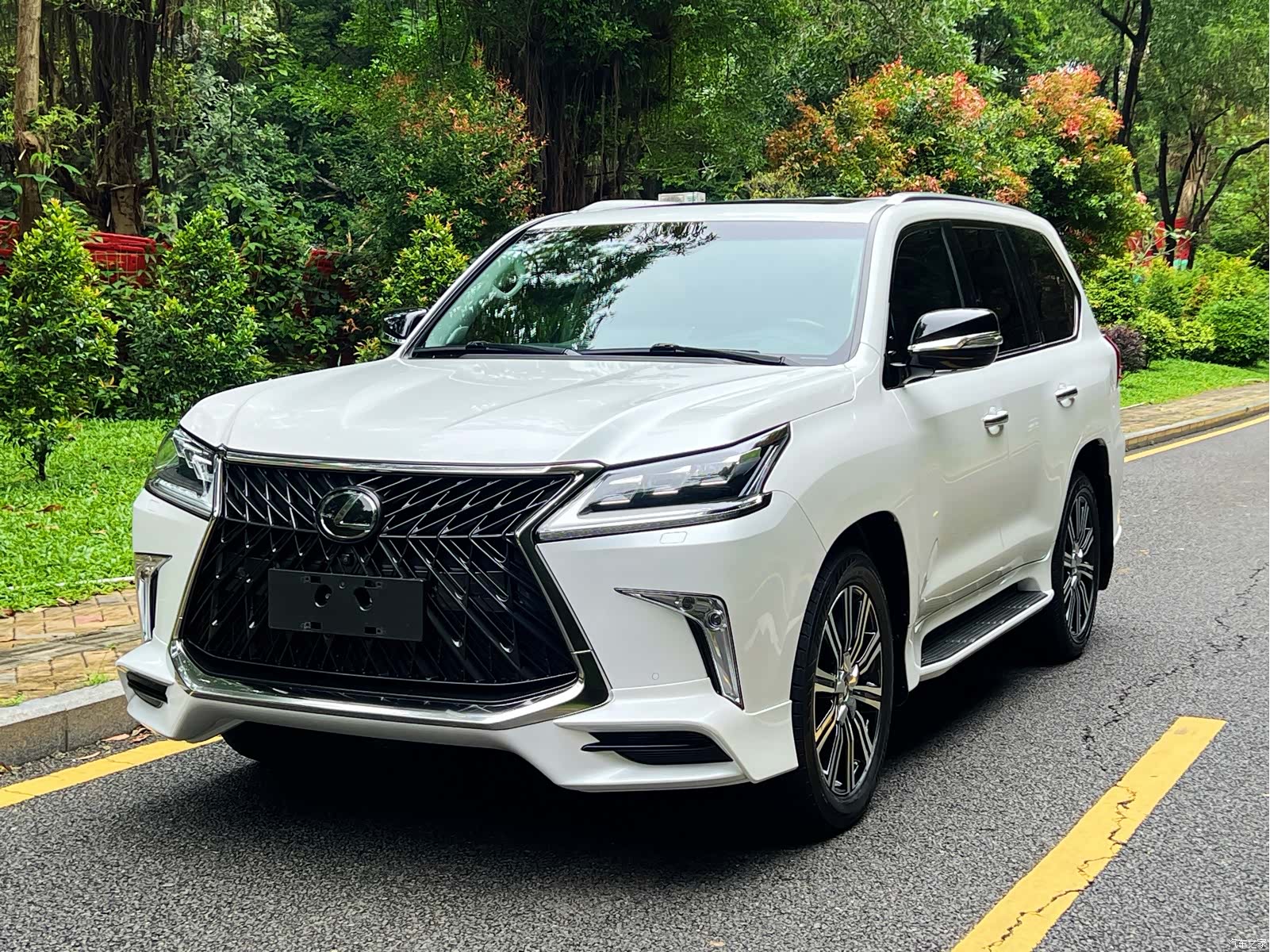 Lexus LX, 2019 1