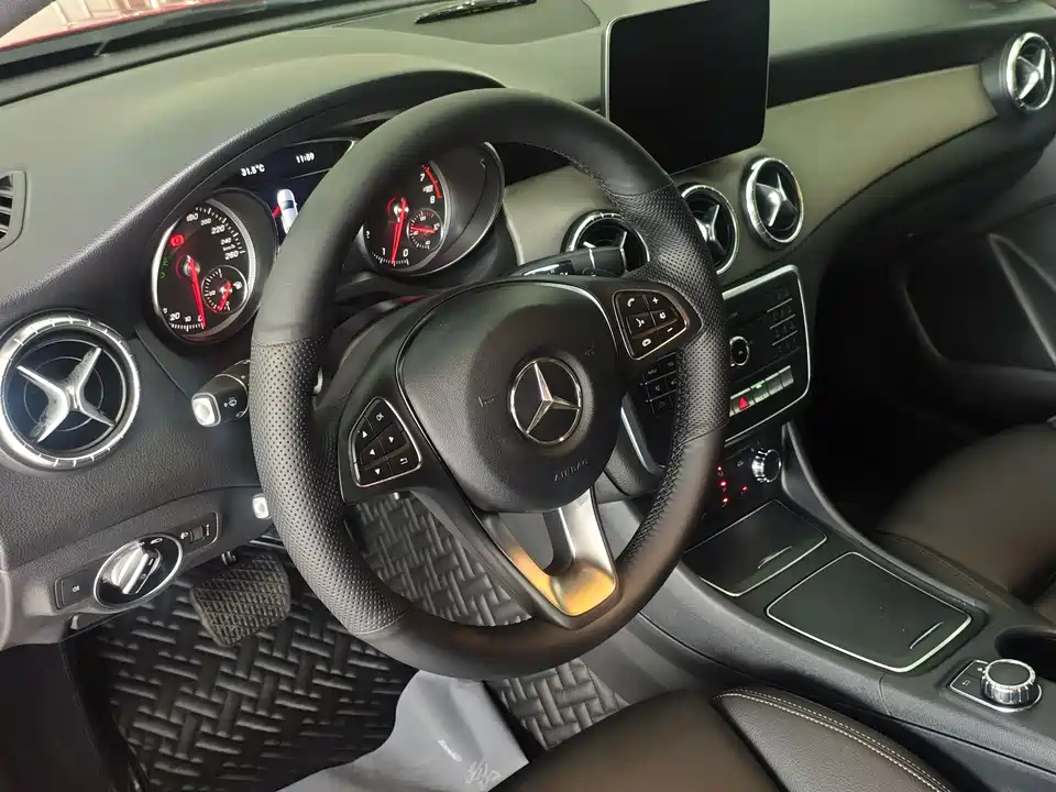Mercedes-Benz CLA