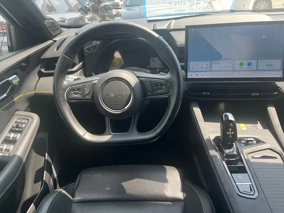Lynk & Co 03