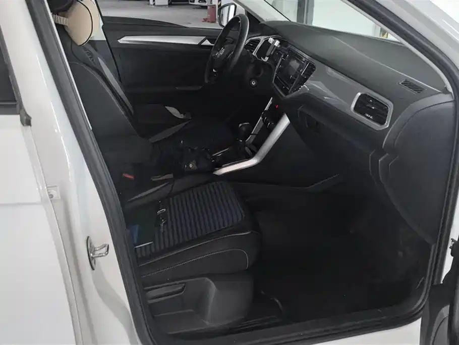 Volkswagen T-ROC exploring Songs