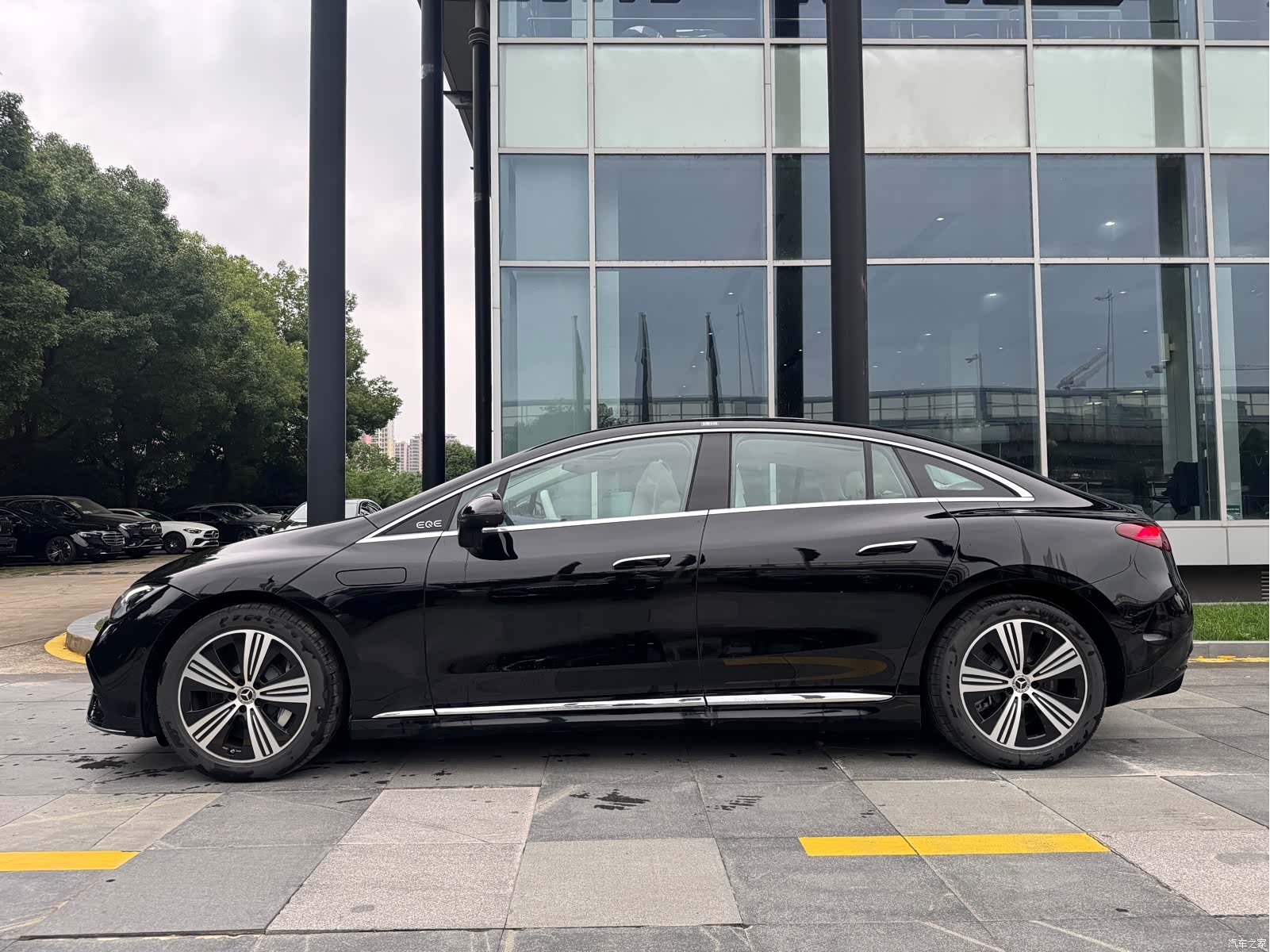Mercedes-Benz EQE, 2025 все фото