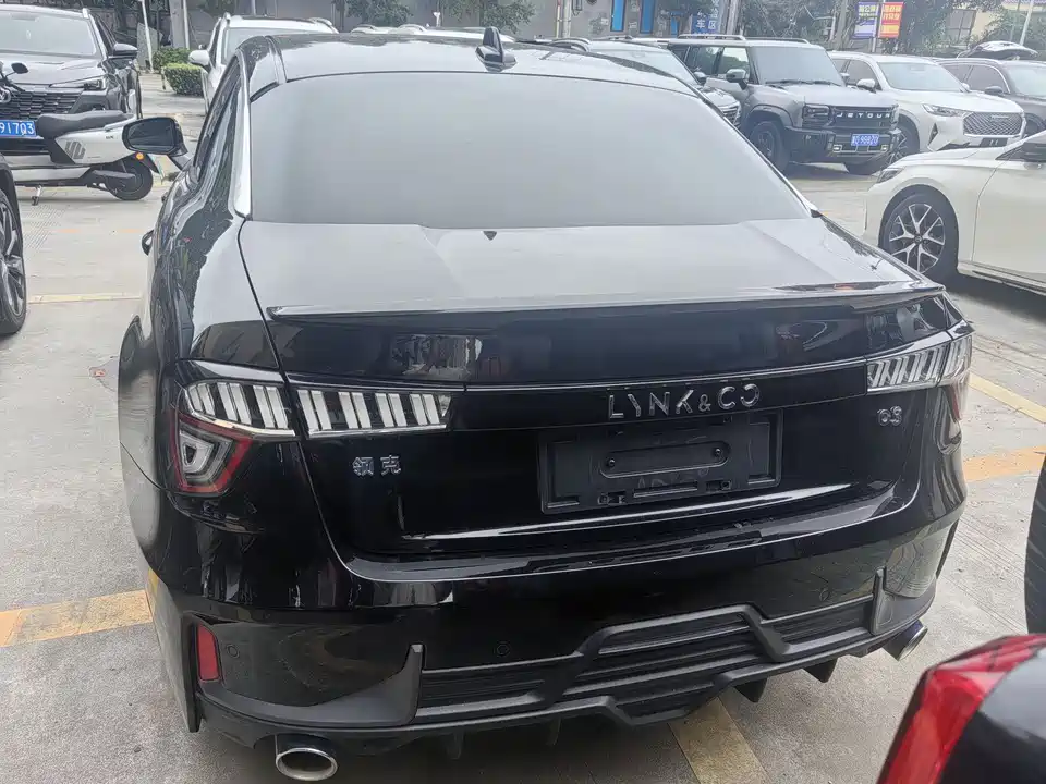 Lynk & Co 03
