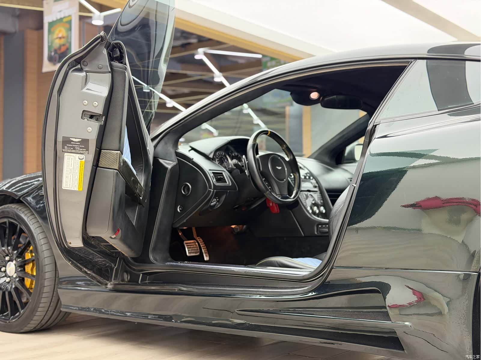 Aston Martin DB9, 2011 16