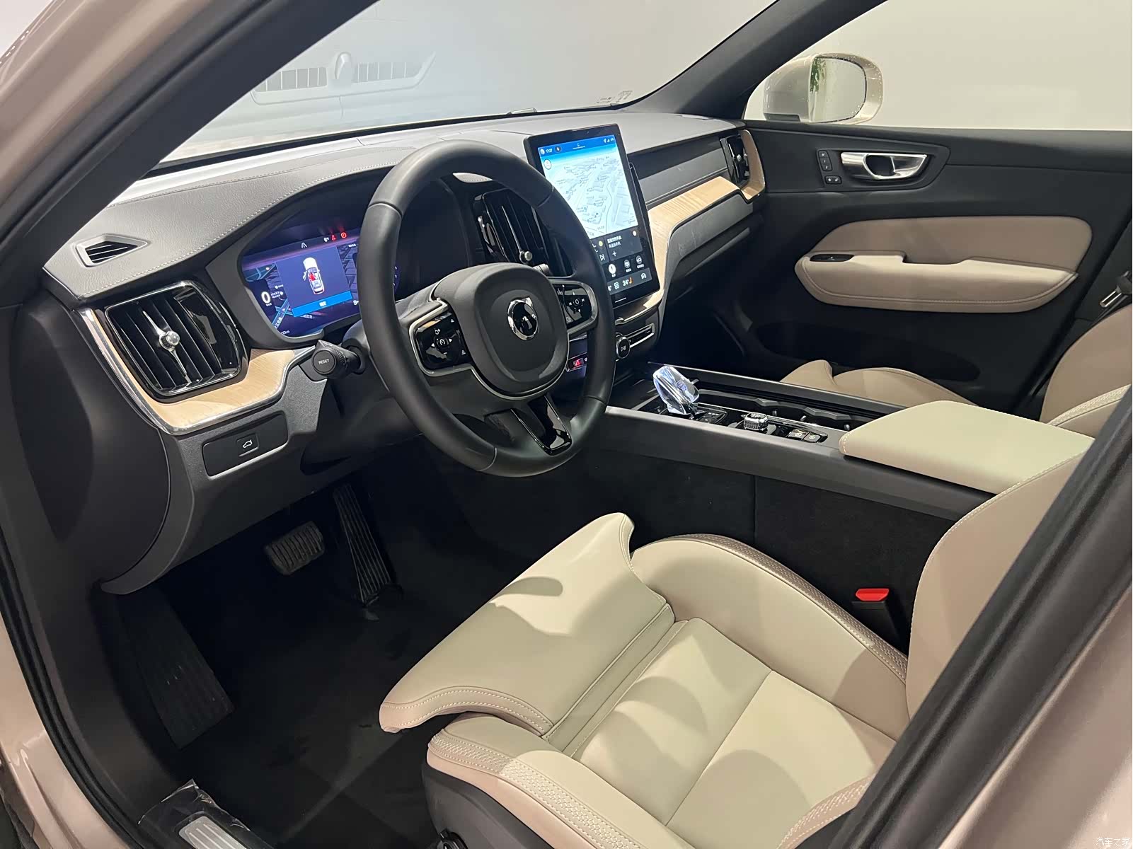 Volvo XC60, 2025 7