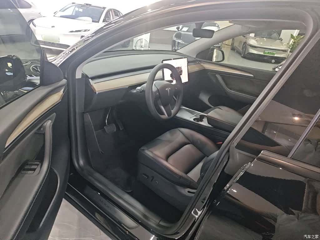 Tesla Model Y, 2022 15