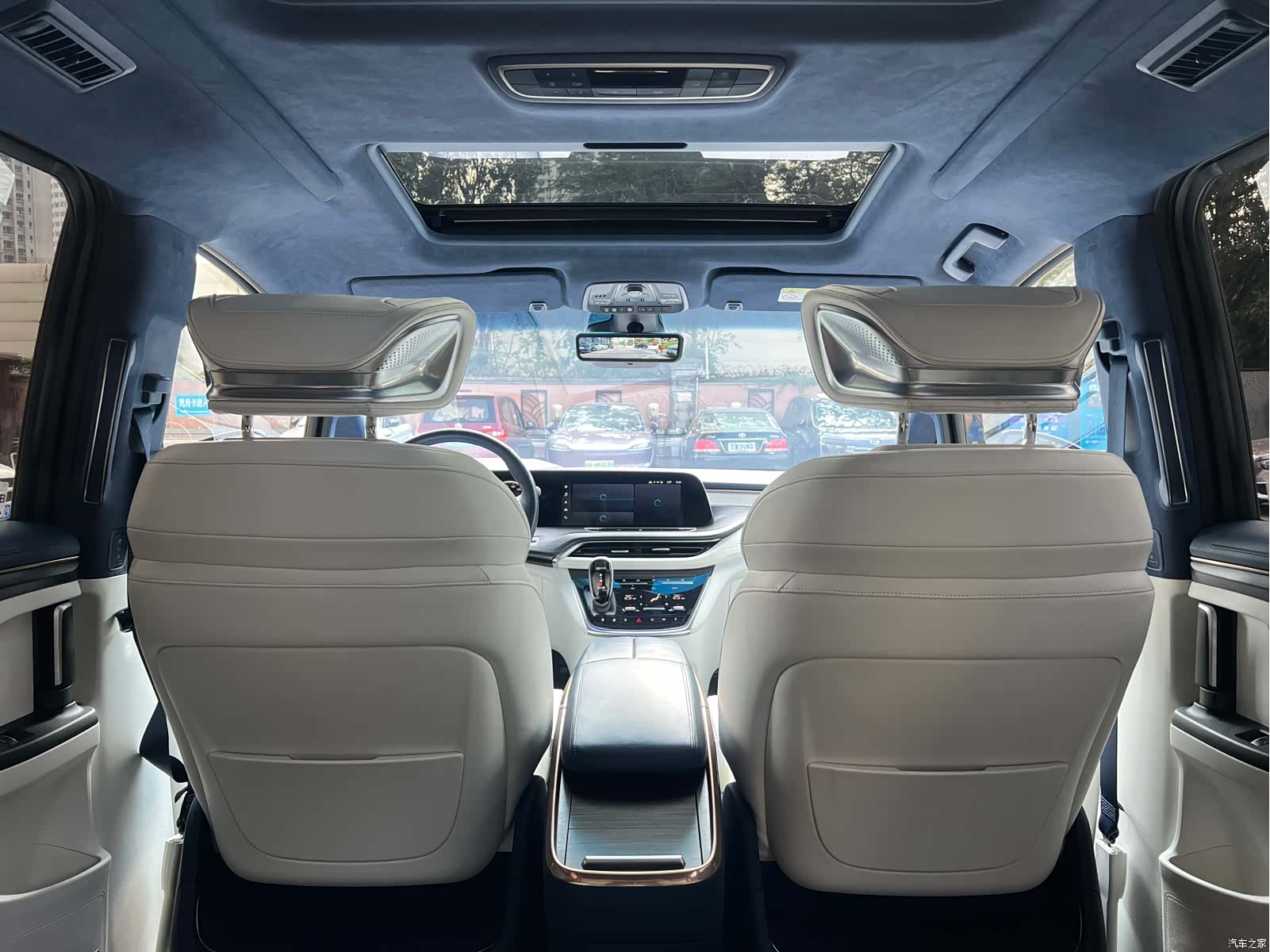Buick GL8, 2021 9