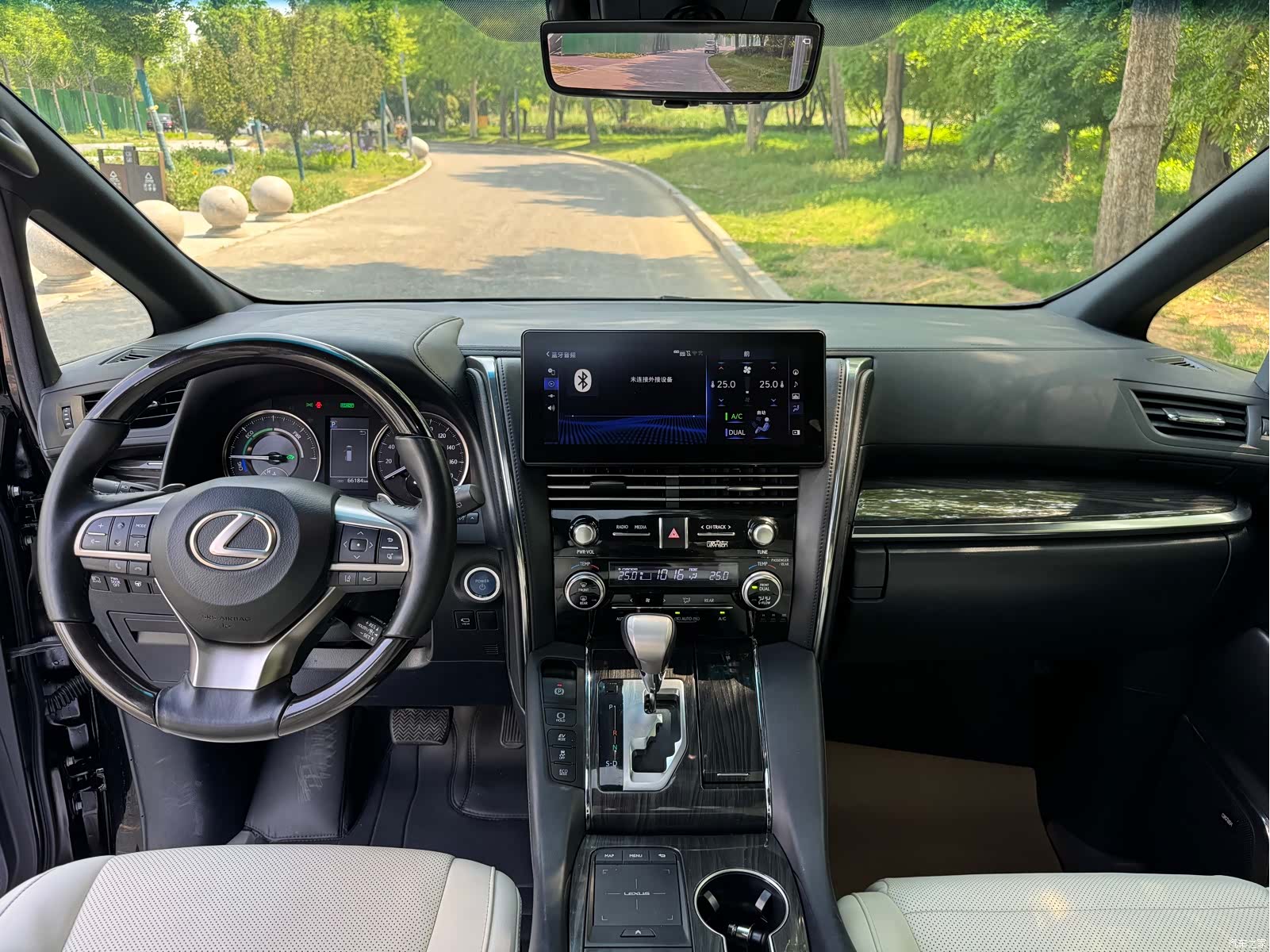 Lexus LM, 2023 6