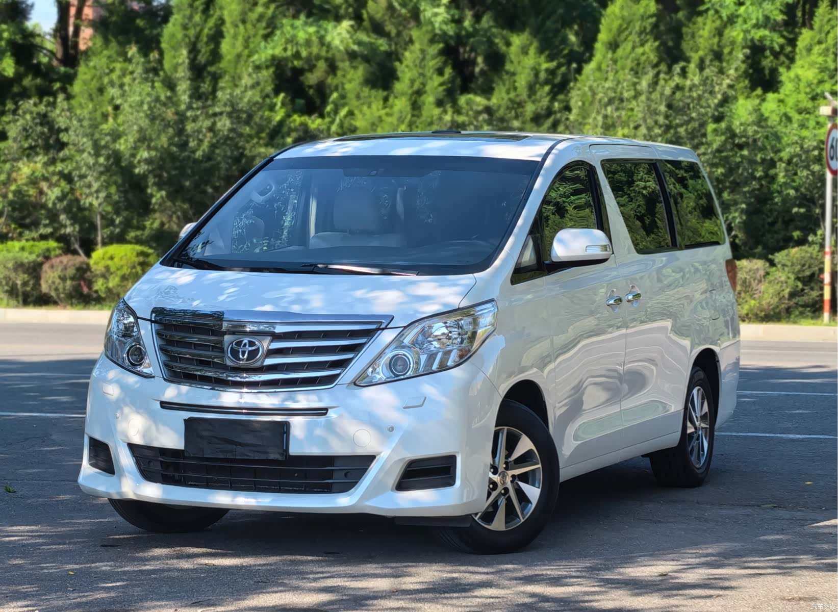 Toyota Alphard, 2016 1
