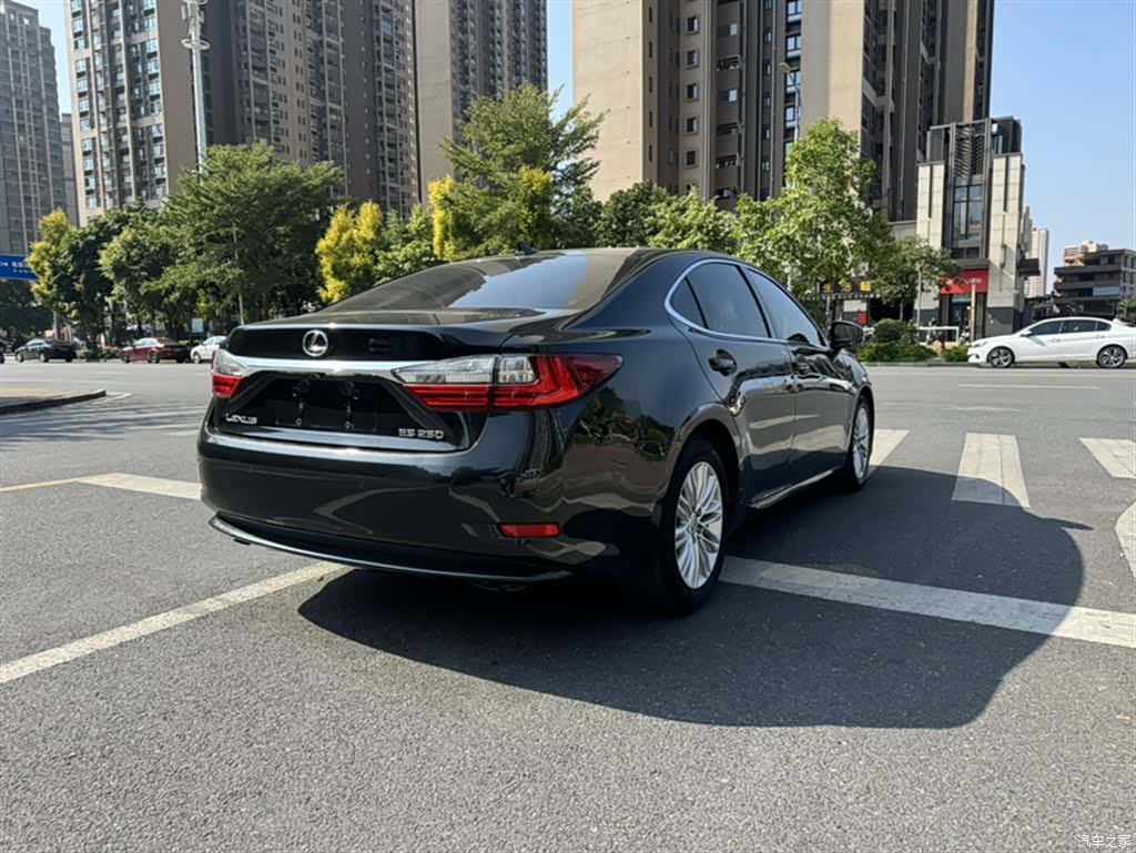 Lexus ES, 2016 9