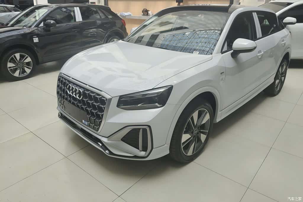 Audi Q2L, 2026 1