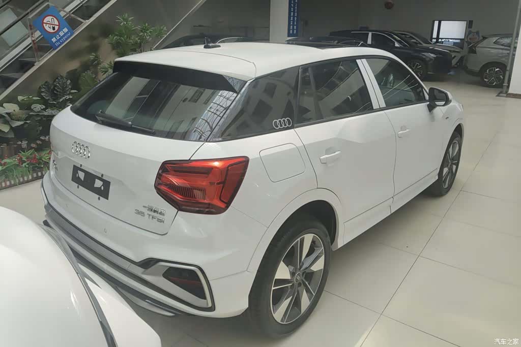 Audi Q2L, 2026 3