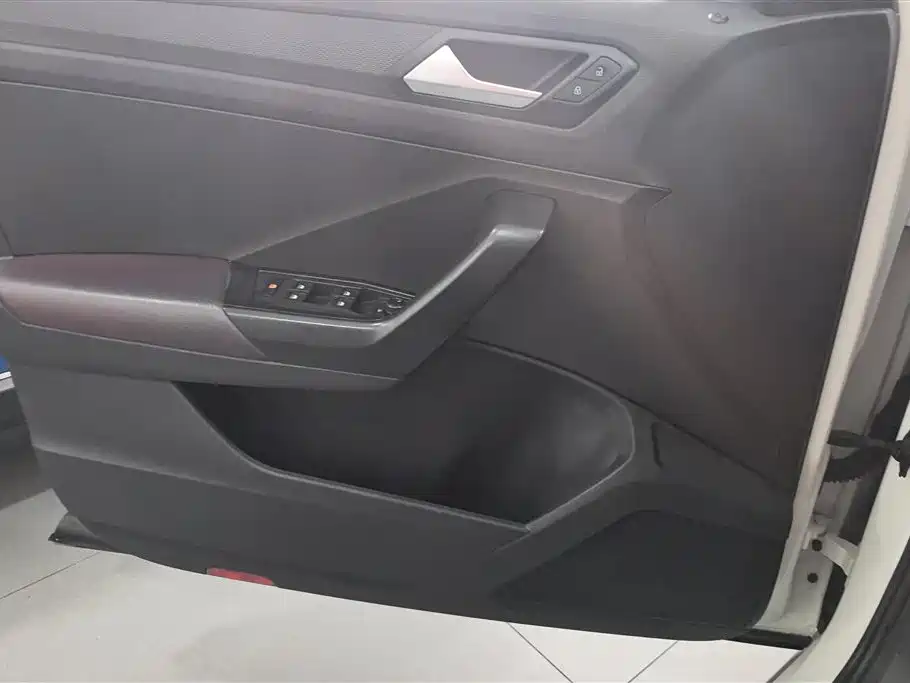 Volkswagen T-ROC exploring Songs