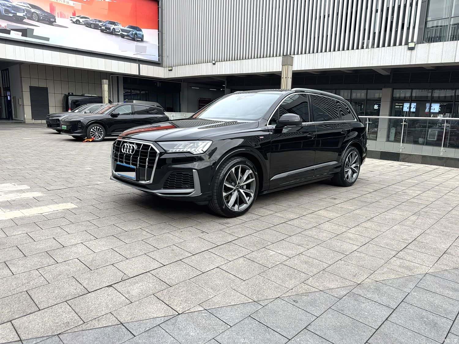 Audi Q7, 2023 1