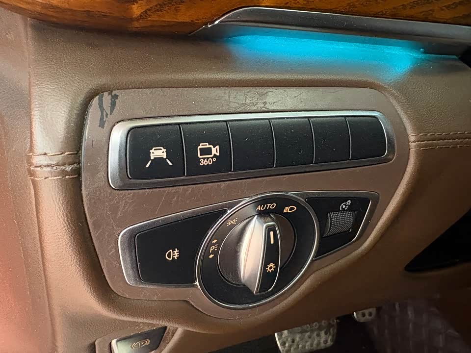 Mercedes-Benz V-class