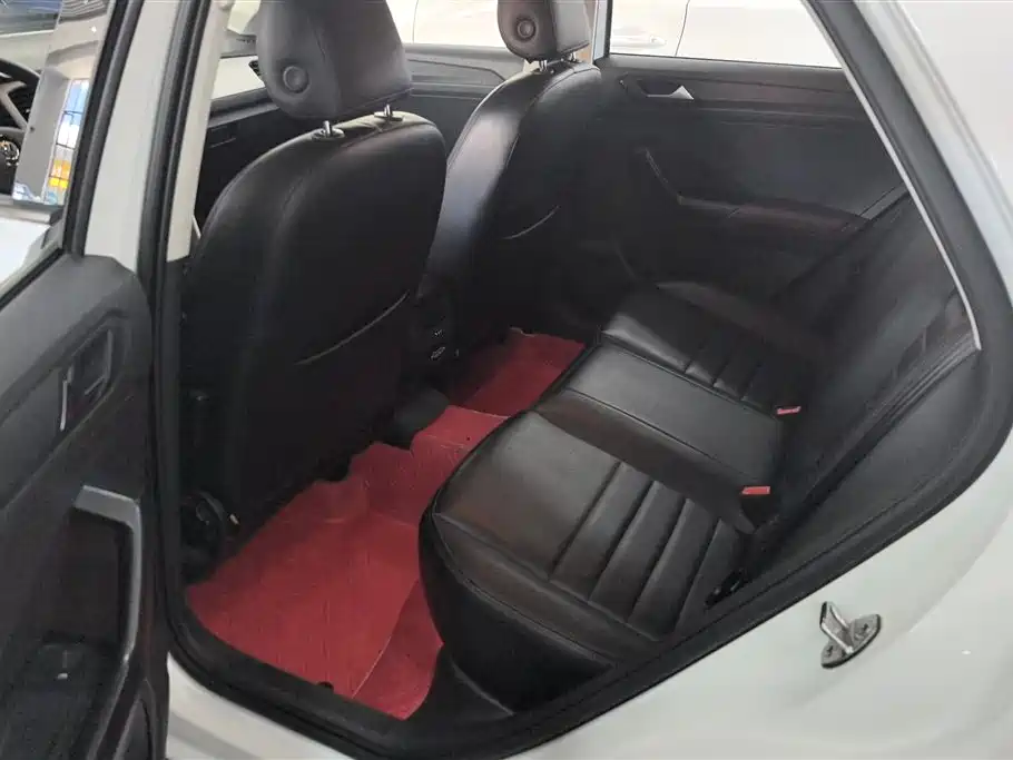 Volkswagen T-ROC exploring Songs