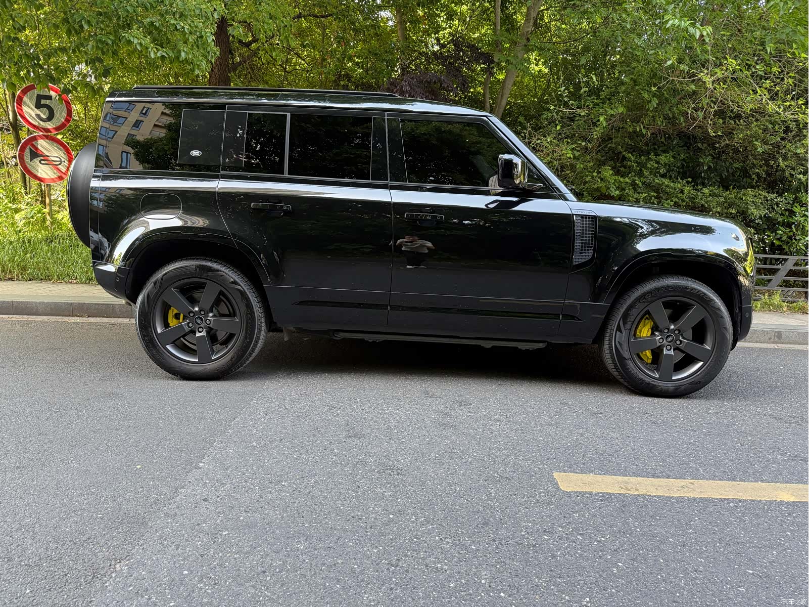 Land Rover Defender, 2024 2