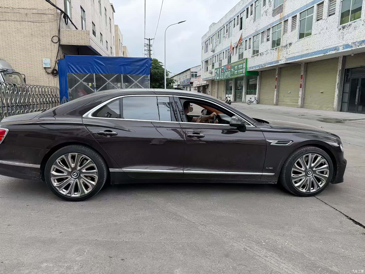 Bentley Flying Spur, 2022 2