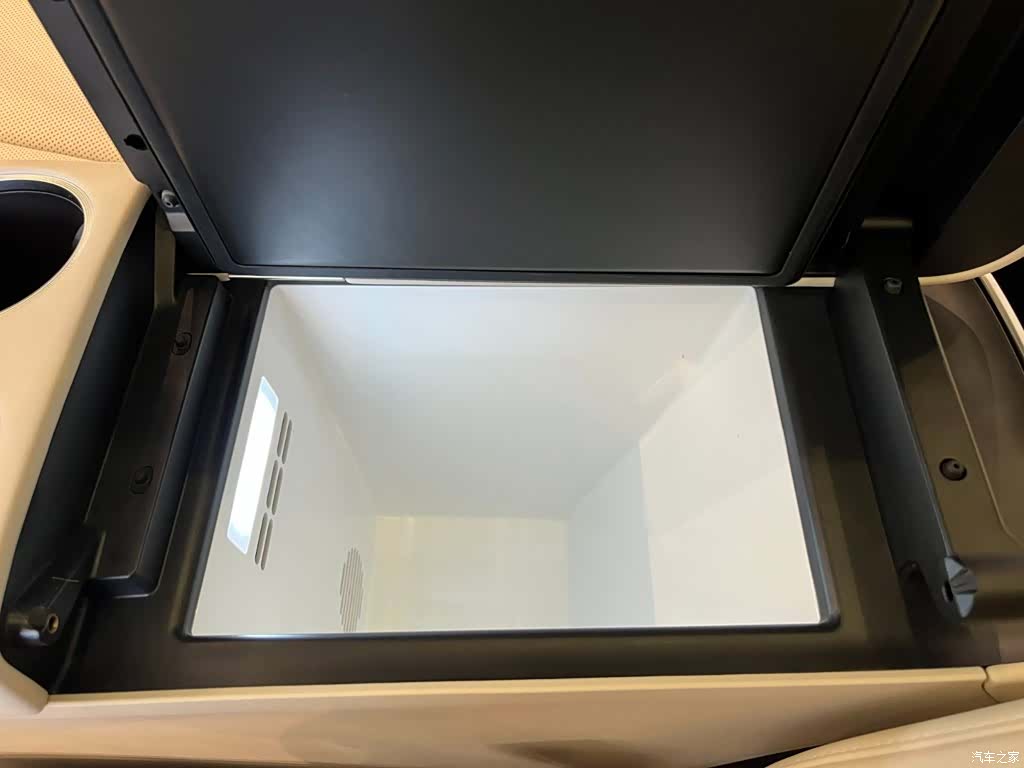 Luxeed R7, 2025 12