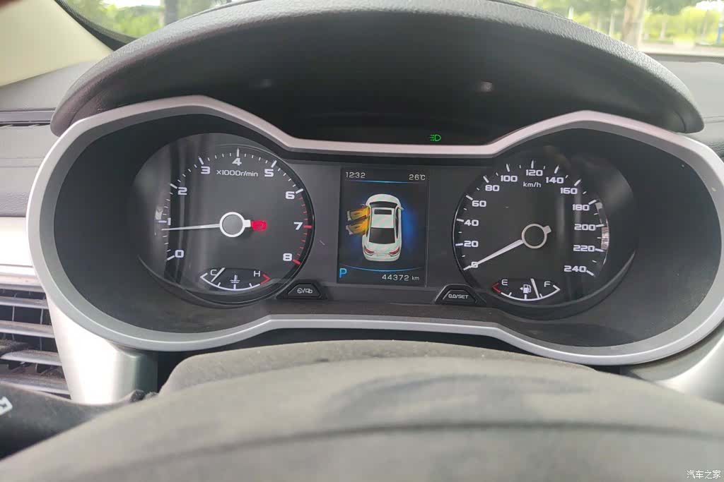Geely Emgrand, 2017 14