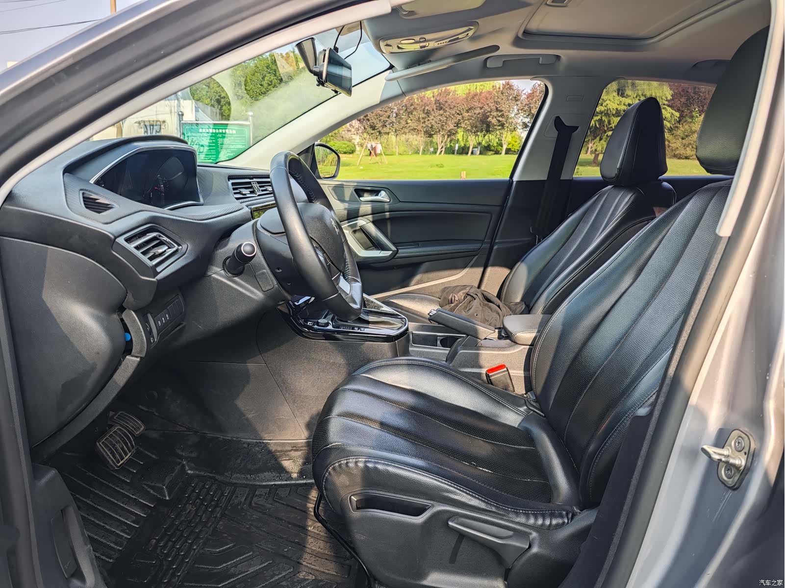 Peugeot 308, 2019 все фото