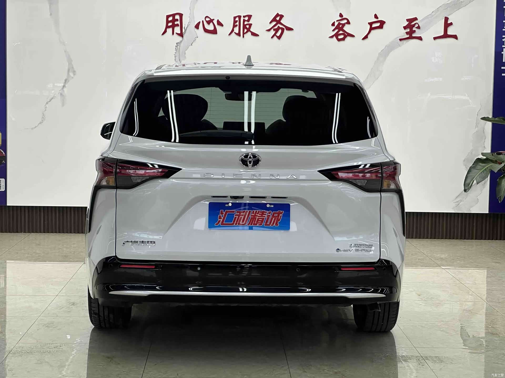 Toyota Sienna, 2025 все фото