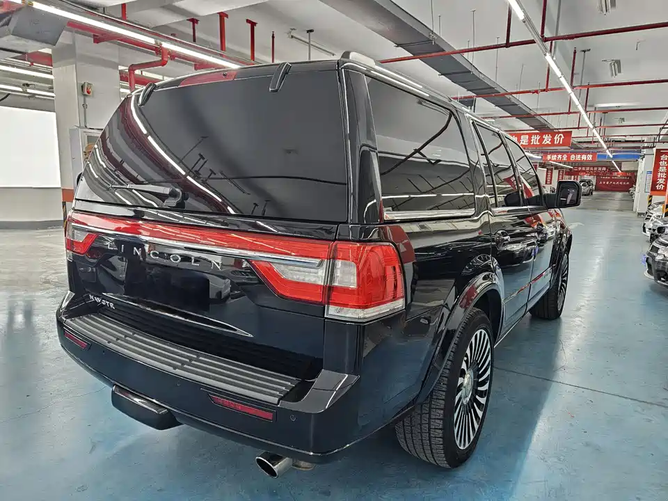 Lincoln Navigator