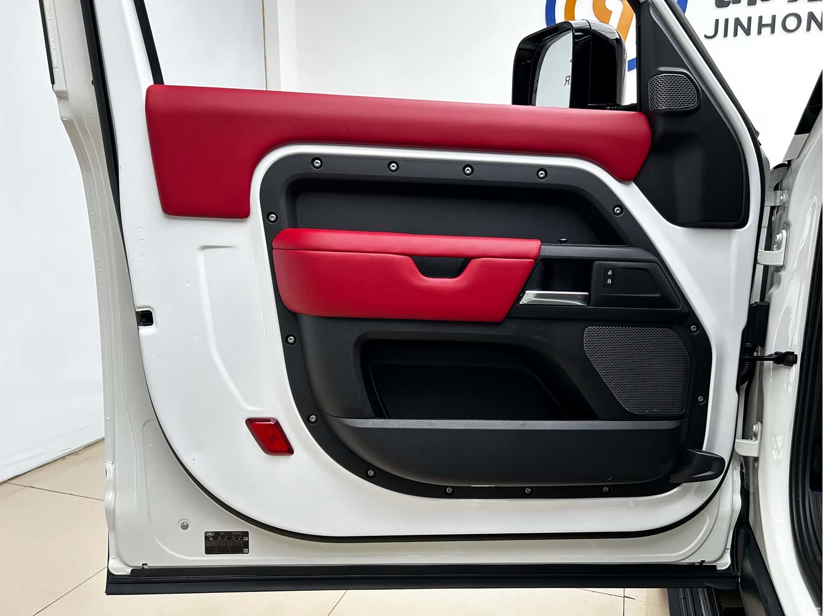 Land Rover Defender, 2022 6